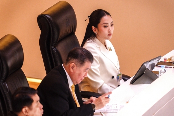 1 Ti Le Ung Ho Thu Tuong Thai Lan Chi Con 92