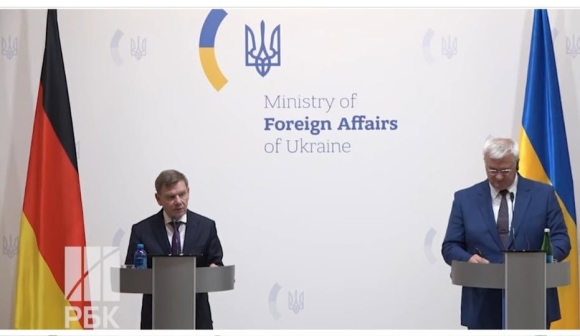 2 Cuoc Chien Ukraina Giua Su Quay Lung Cua My Va Su Troi Day Cua Chau Au Phep Thu Chien Luoc Cua Putin Va Macron