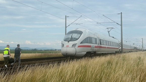 2 Khung Bo Tren Tau Ice Hanh Khach Dung Cam Khong Che Ke Tan Cong Bang Riu Va Bua