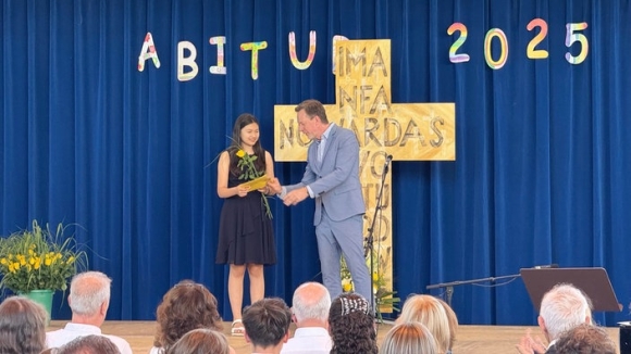 1 Lina Heider Than Dong 11 Tuoi Tot Nghiep Trung Hoc Pho Thong Tai Duc