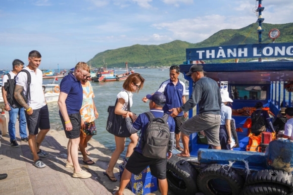 1 Gan 11 Trieu Luot Khach Quoc Te Den Viet Nam 6 Thang Dau Nam