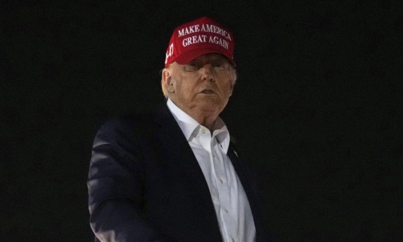 1 Ong Trump De Cap Kha Nang Siet Lenh Trung Phat Nga