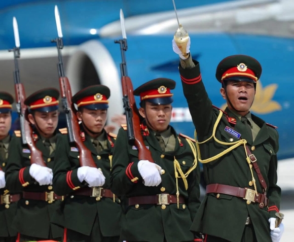 1 Lao Gui Ky Su Quan Su Sang Nga Ai Dung Ve Phia Cai Ac