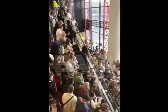 2 Uav Ukraine Tap Kich Nga Tren Dien Rong Hang Tram Chuyen Bay O Thu Do Moscow Bi Huy