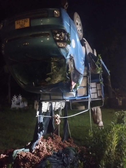 4 Vu Xe Vai Lat Bi Nguoi Dan Hoi Cua Chu Xe Noi Cac Bac Oi Day La Vai Cua Chau Nhung Khong Ai Quan Tam