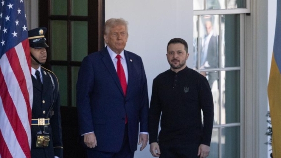 1 Tong Thong Trump Tuyen Bo Se Chuyen Them Vien Tro Vu Khi Cho Ukraine