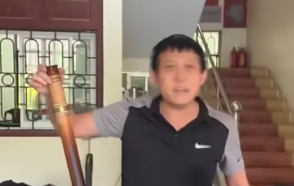 1 Can Bo Doi Thue Xung May   Tao Voi Dan Di Lam Tro Lai