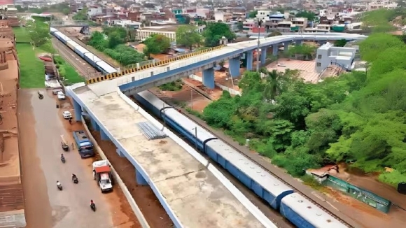 1 Dinh Chi Cong Tac 7 Ky Su Vi Xay Cau Vuot Co Khuc Cua 90 Do