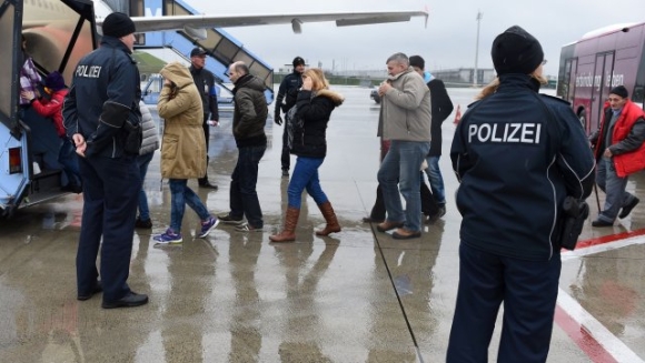 1 Duc Truc Xuat Hon 3000 Nguoi Di Cu Chinh Sach Ti Nan Chat Che Gay Tranh Cai