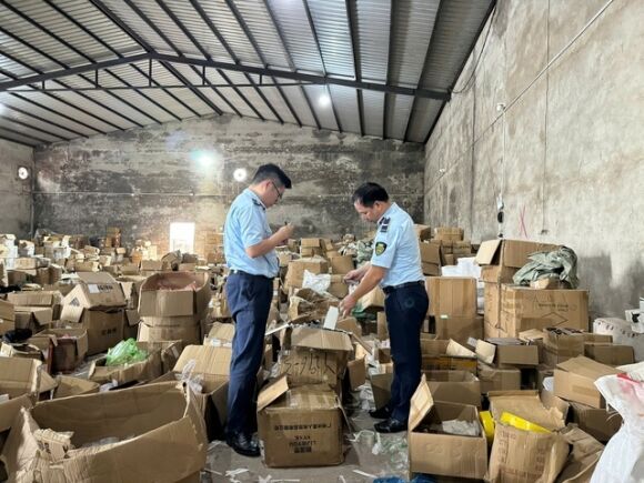 1 Phat Hien Kho Hang Lon Nhap Lau Tinh Vi Tu Trung Quoc