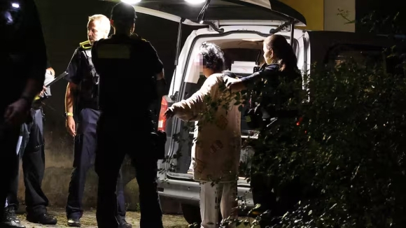 2 Nam Gioi Nguoi Viet Bi Ban Nhieu Phat Sung Tai Berlin