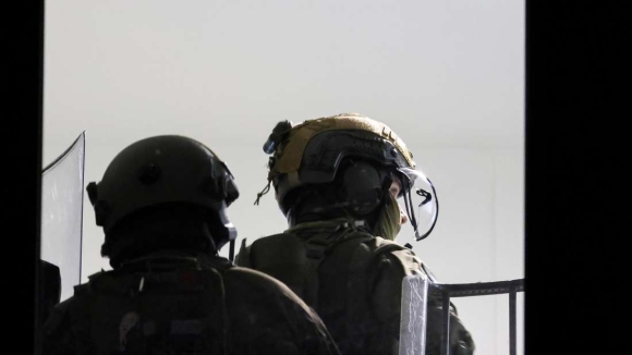 1 Doi Dac Nhiem Sek Dot Kich Nham Nha Dan Nguoi Dan Ong Chia Sung Gay Nao Loan Giessen