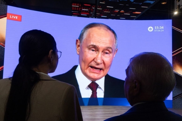 1 Kinh Te Nga Lao Doc Dien Kremlin Thua Nhan Het Thoi Ky Hoang Kim