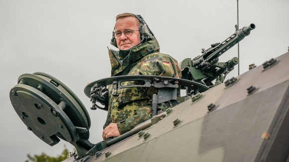 1 Bo Truong Quoc Phong Duc Quan Doi Duc San Sang Tieu Diet Binh Linh Nga Neu Can Thiet