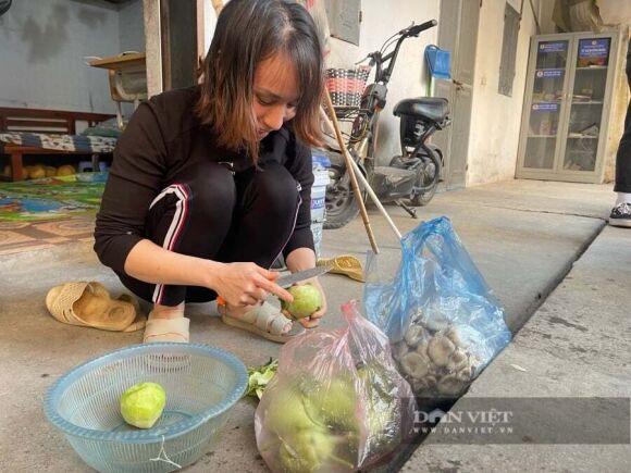 1 Chi 555 Nguoi Lao Dong Viet Co Du Thit Ca Trong Bua An Cong Nhan Loay Hoay Chat Bop Chi Tieu Lo Cuoc Song