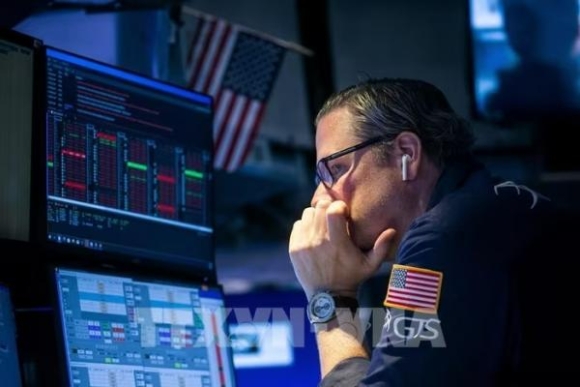 1 Chung Khoan The Gioi Bo Qua Loi De Doa Thue Quan Cua My Nham Vao Eu