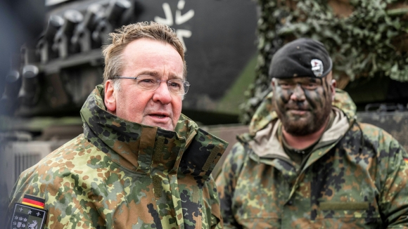 2 Bo Truong Quoc Phong Duc Quan Doi Duc San Sang Tieu Diet Binh Linh Nga Neu Can Thiet