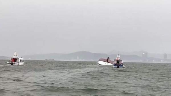 18 Vu Lat Tau O Quang Ninh Tim Thay Them Thi The Khi Truc Vot Tau 37 Nguoi Tu Vong