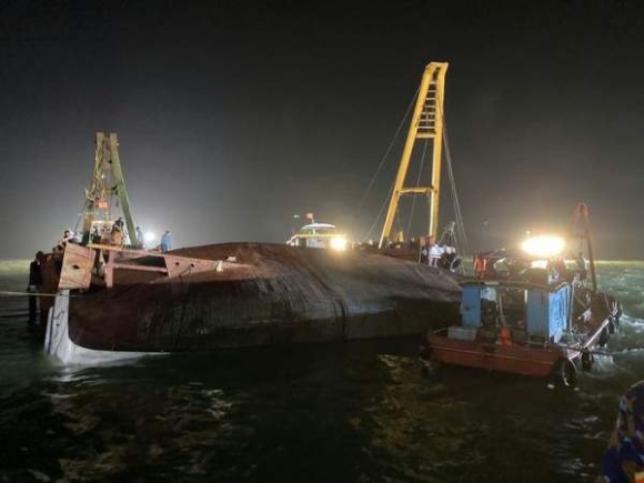 5 Vu Lat Tau O Quang Ninh Tim Thay Them Thi The Khi Truc Vot Tau 37 Nguoi Tu Vong