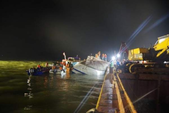 7 Vu Lat Tau O Quang Ninh Tim Thay Them Thi The Khi Truc Vot Tau 37 Nguoi Tu Vong