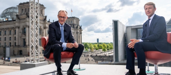 1 Thu Tuong Duc Merz Chinh Phu Lien Minh Van Vung Manh Bat Chap Tranh Cai Ve Tham Phan