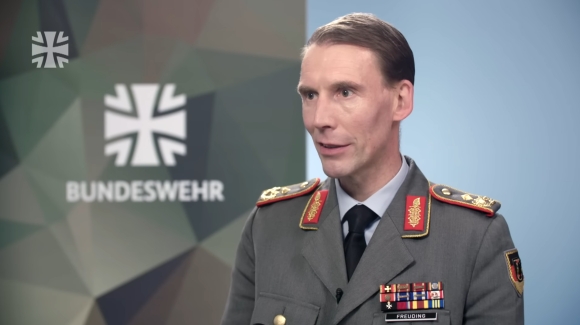 1 Tuong Duc Keu Goi Nem Bom Cac San Bay Nga Dap Tan Tiem Luc Tan Cong