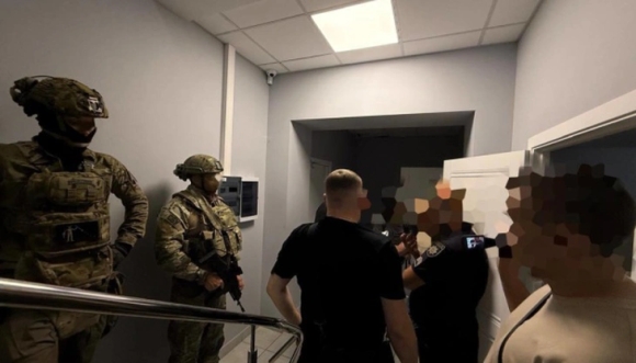 1 Ukraine Kham Xet Va Bat Loat Quan Chuc Chong Tham Nhung Nghi Lam Gian Diep Cho Nga