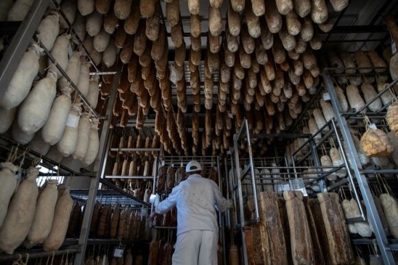 1 Eu Thong Qua Goi Dap Tra Thue Quan My