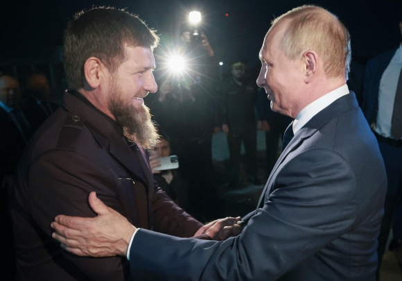 1 Lanh Dao Chechnya Ramzan Kadyrov Suyt Chet Duoi O Tho Nhi Ky