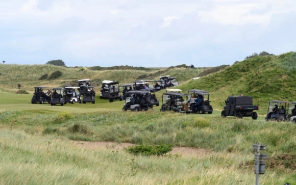 2 Mat Vu My Duoc Trang Bi Xe Golf Boc Thep De Bao Ve Tong Thong