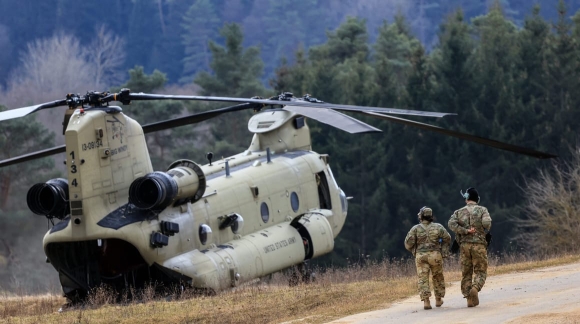 1 Berlin Doi Mat Voi Vien Canh Bi Bo Trong Bong Toi Khi Washington Xem Xet Cat Giam Quan So O Chau Au