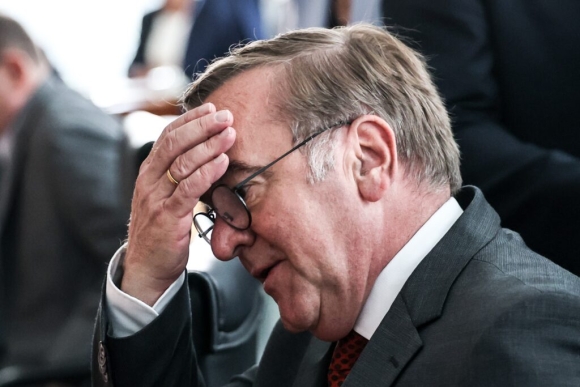 2 Berlin Doi Mat Voi Vien Canh Bi Bo Trong Bong Toi Khi Washington Xem Xet Cat Giam Quan So O Chau Au