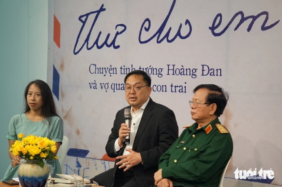 2 Ong Hoang Nam Tien Pho Chu Tich Hoi Dong Truong Dai Hoc Fpt Dot Ngot Qua Doi