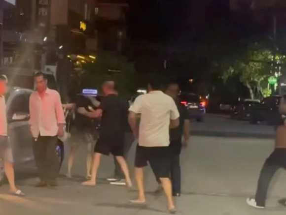 1 Loi Ke Cua Co Gai Bi Chuc Nguoi Dan Ong Hanh Hung O Quang Ninh Co Gang Chay Thoat Nhung Van Bi Tum Toc Danh Toi Tap Vao Dau Gay Chan Dong Nao