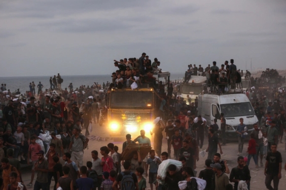 1 Xe Cho Hang Vien Tro O Gaza Bi Lat De Chet 20 Nguoi