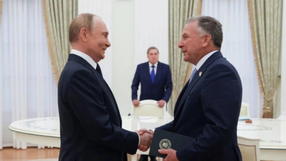 1 Bao My Noi Ong Putin Tang Huan Chuong Cho Con Trai Quan Chuc Cia