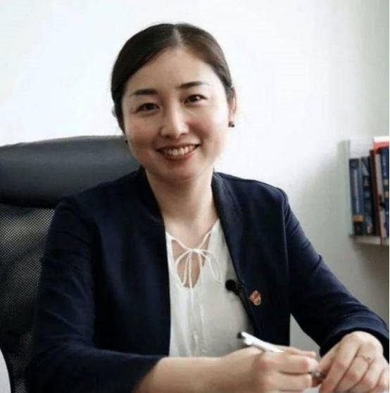 4 Theo Nganh Lanh Dia Cua Nam Gioi Nu Tien Si 8x Duoc Nuoc Duc Trao Giai Thuong 435 Ty Dong Van Ve Nuoc Lam Giang Vien Hoc Tro Goi La Giao Su Thien Tai