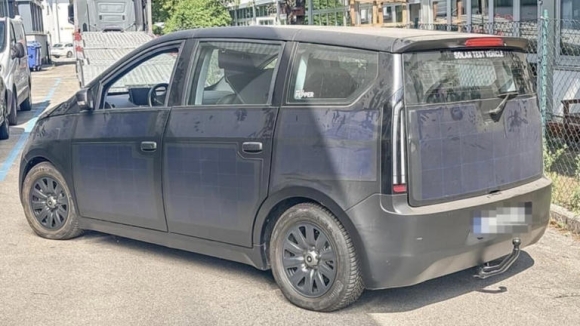 2 Xe Dien Nang Luong Mat Troi Sono Sion Cua Duc Duoc Ban Dau Gia Chi Voi 700 Euro