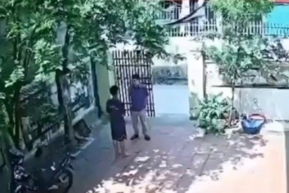 1 Thay Giao Tat Lien Tiep Vao Mat Hoc Sinh O Thanh Hoa