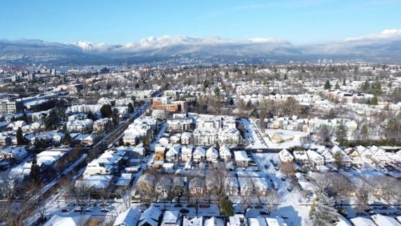 2 Khung Hoang Nha O Canada Co Nguy Co Tram Trong Hon