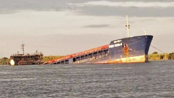 1 Ukraine Tan Cong Cang Bien Nga Olya Truoc Them Cuoc Gap Trump Putin