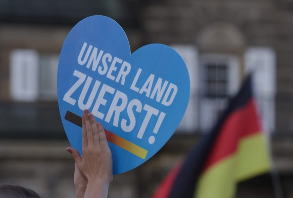 1 Dang Cuc Huu Afd Dan Dau Bang Xep Hang Pho Bien Tai Duc Theo Khao Sat Moi Gay Chan Dong