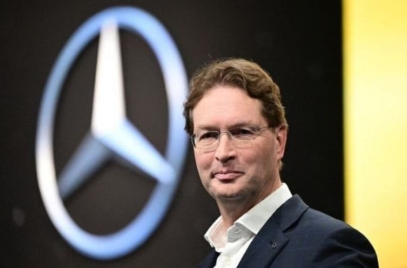 1 Giam Doc Dieu Hanh Mercedes Benz Nganh O To Chau Au Se Sup Do Neu Cam Xe Xang