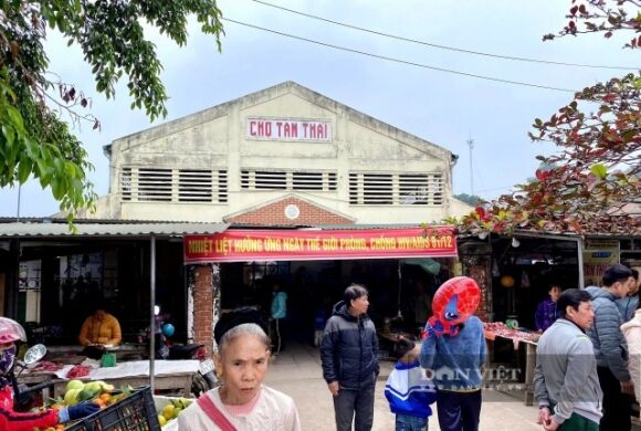 2 Ga Loi Trang Quy Hiem Tung Bay Ban Cong Khai O Nghe An Su That He Lo Tu Phien Cho Vung Cao