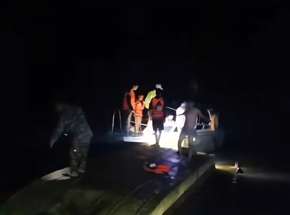 1 Lat Be Cho 17 Nguoi Tren Bien Quang Ninh Hai Nguoi Thiet Mang