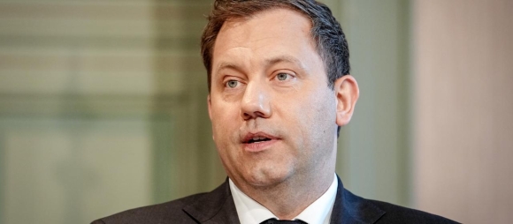 1 Duc Tranh Cai Ve De Xuat Tang Thue Nguoi Giau De Bu Dap Ngan Sach