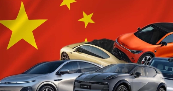 1 Man Quay Xe Cua Nganh O To Trung Quoc Quay Lai Voi Xe Xang De Dap Ung Nhu Cau Thi Truong