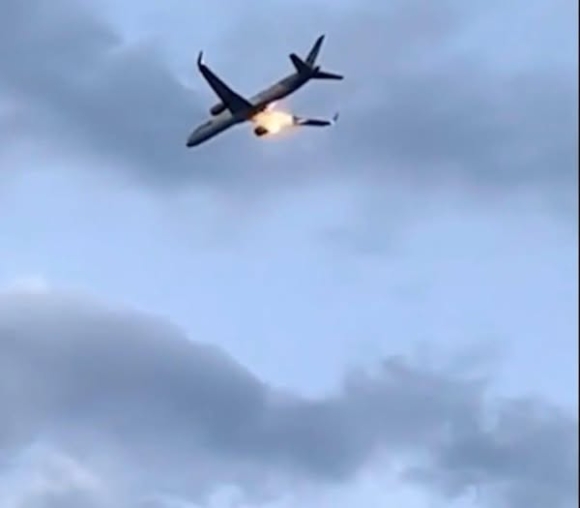 2 May Bay Cho 273 Nguoi Tu Hy Lap Den Duc Gap Su Co Dong Co Phai Ha Canh Khan Cap