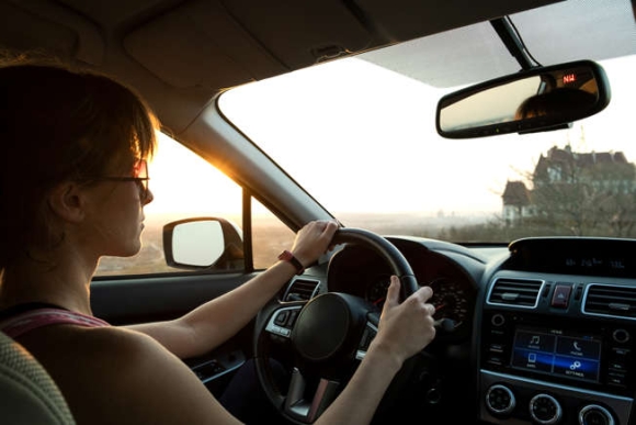 1 Gian Lan Thi Bang Lai Xe Tang Vot Ke Gia Mao Va Tai Nghe Tinh Vi Hoanh Hanh Tai Duc