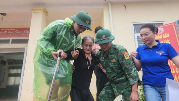 1 Ha Tinh Da So Tan Gan 10000 Nguoi Dan De Ung Pho Bao So 5